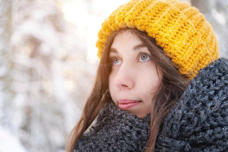 Photo portrait of young attractive caucasian woman, happy positive smile, cheerful good mood in winter park, looking away. Copy space