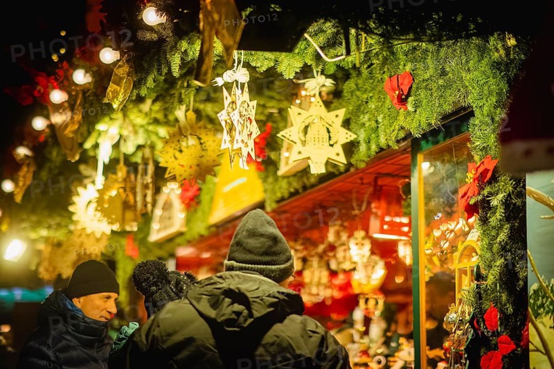 The 588th Dresden Striezelmarkt has reopened after a Corona-related break
