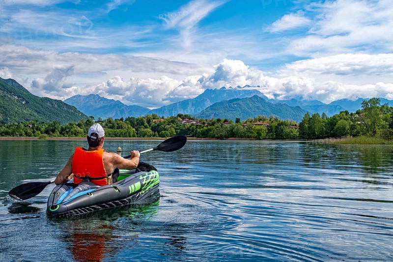 Canoeing scene on Lake Pusiano