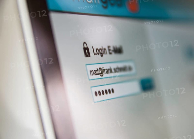 E-Mail Login (Fake-Site)