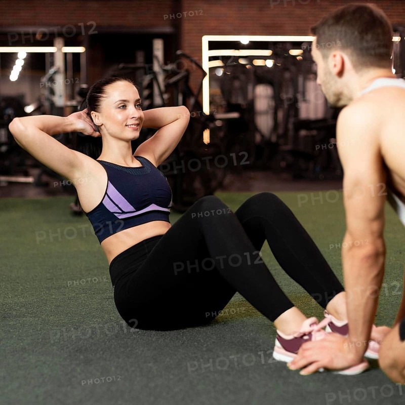Medium shot woman doing crunches