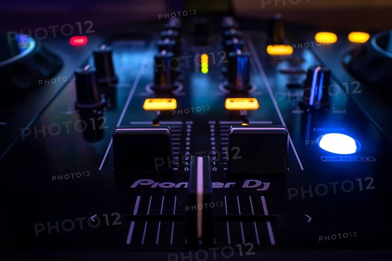 Dj console, bokeh, Pioneer DJ
