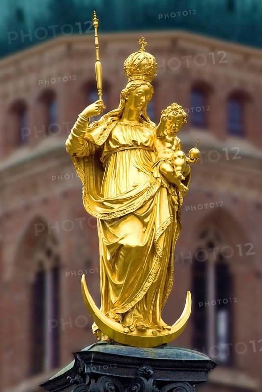 Golden Statue of Virgin Mary with Jesus as a child, a tower of catholic church Liebfrauendom or Frauenkirche in background, Mary is the Patrona Bavariae, the Patron of Bavaria, Marienplatz, Munich, Upper Bavaria, Germany, Europe
