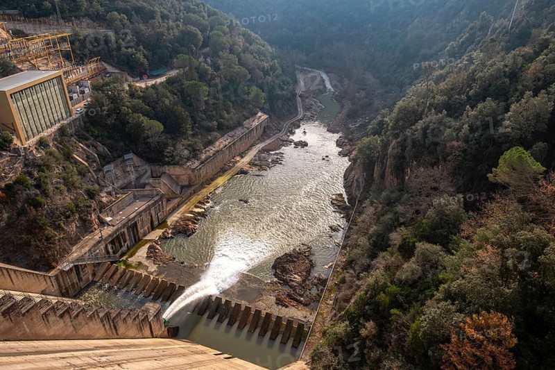 Minimum discharge of water into the Panta de Sau dam with four percent water of its capacity in the worst drought in the history of Catalonia in Spain