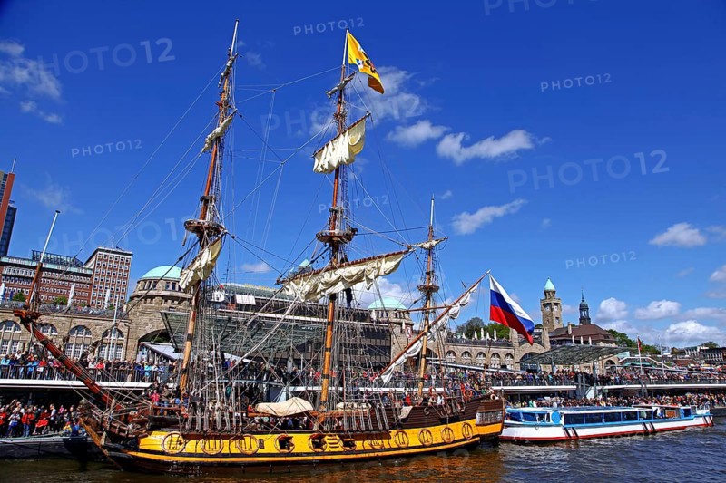 Fregatte Shtandart, Impressions of the 826th Birthday of the Port of Hamburg 2015, Germany, Europe