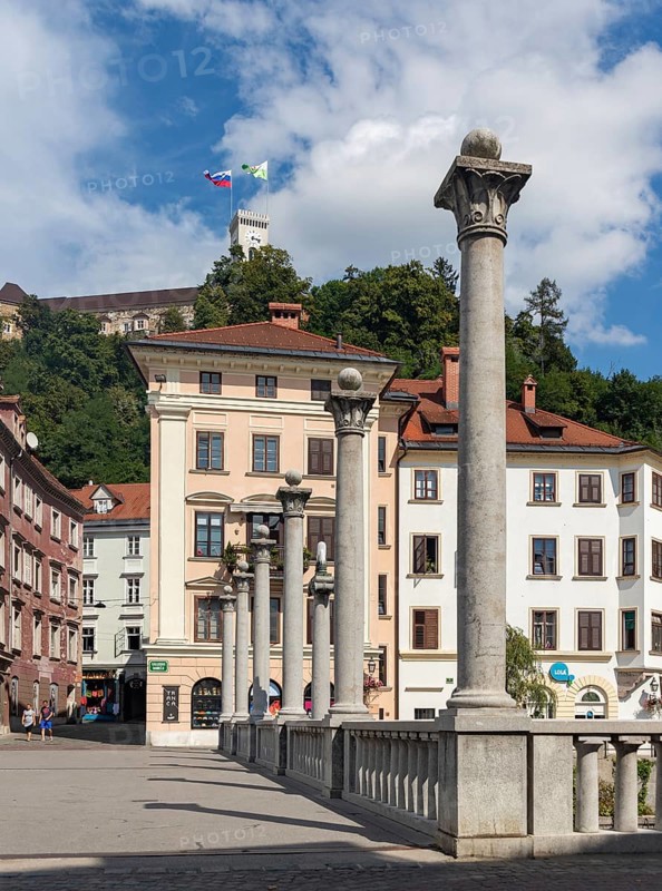 A picture of the Cobblers Bridge overlooked by the Ljubljana Castle