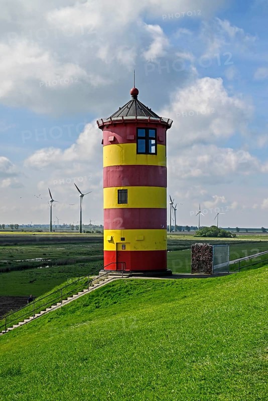 Pilsum lighthouse on the dyke, Pilsum, Krummhörn, East Frisia, Lower Saxony, Germany, Europe