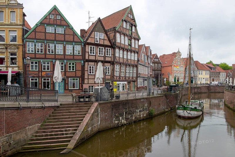 Medieval houses on the canal in Stade, and museum sailing ship Willi, Hanseatic harbour, fish market, Stade, Lower Saxony, Germany, Europe