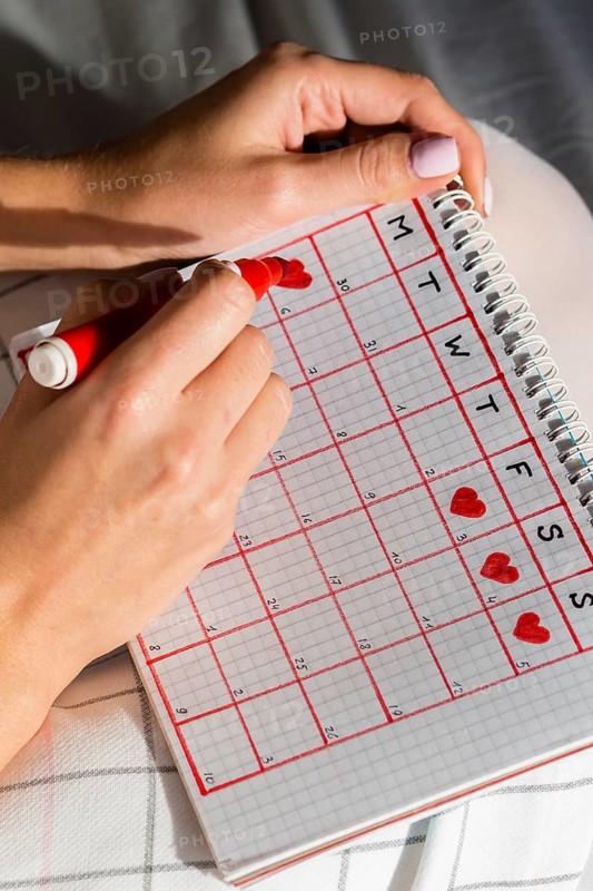 High view menstruation calendar with hearts