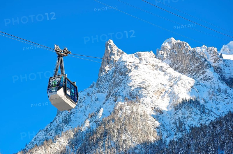 Cable car, Mittenwald cable car, Karwendel cable car, Karwendel mountains, Isar valley, Mittenwald, Garmisch-Partenkirchen, Upper Bavaria, Bavaria, cable car gondola, cable car, Germany, Europe