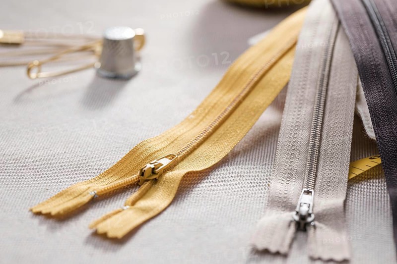 High angle zippers with thimble