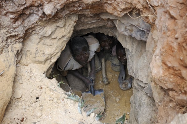 Miners in tantalite columbite mine, open pit, Muhanga Coltan Mines, Muhanga Mines, Rwanda, Africa