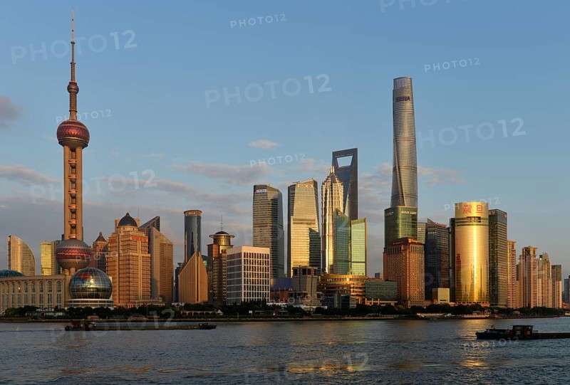 Skyline on the Huangpu River with Oriental Pearl Tower and Shanghai Tower, Pudong, Shanghai, China, Asia