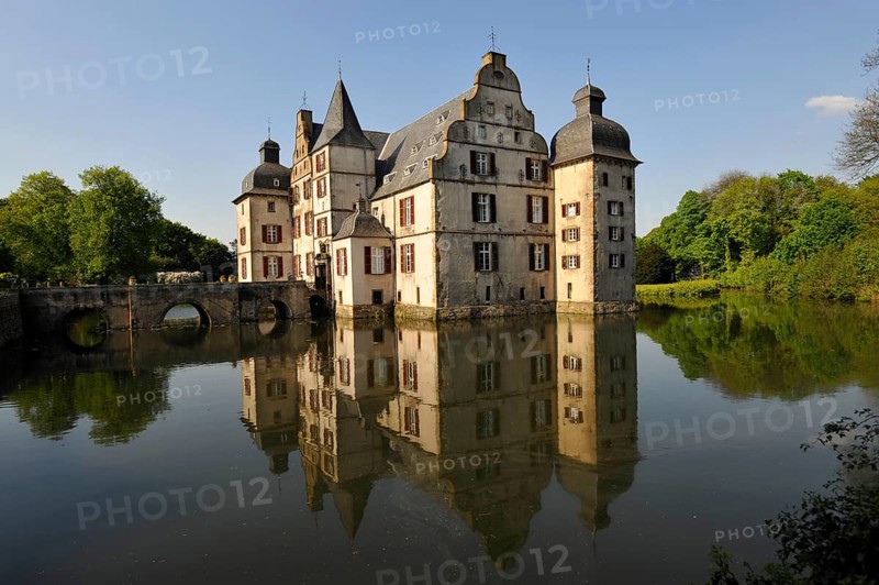 Bodelschwingh Moated Castle, Dortmund, North Rhine-Westphalia, Germany, Europe