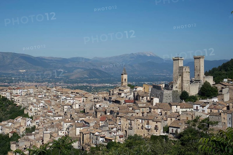 Pacentro with the ruins of Castello Caldora, Castello Cantelmo, mountain village on the slopes of the Montagne del Morrone in the Majella National Park, in the background the mountains of the Parco Nationale dAbruzzo Lazio e Molise and the plain of Sulmona, province of L'Aquila, Abruzzo region, Italy, Europe