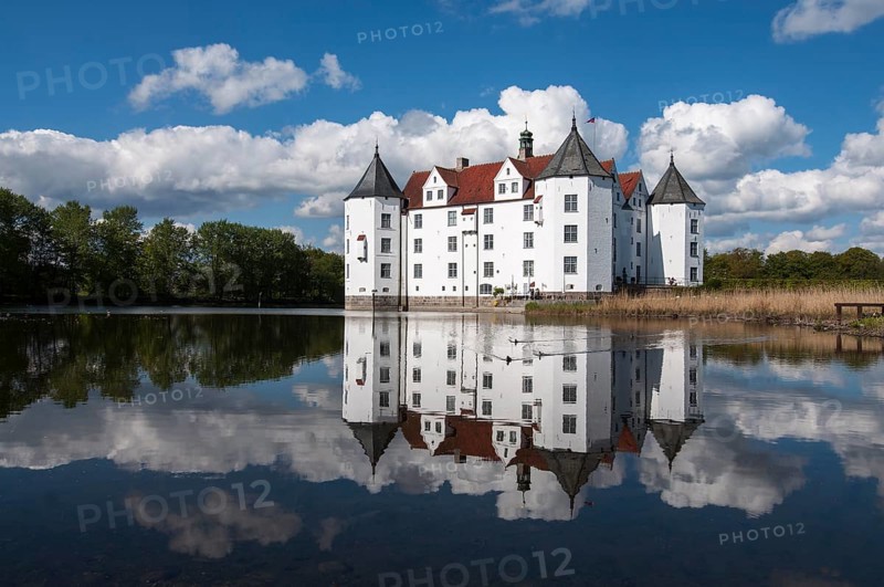 Glücksburg Castle with reflection in the lake, Schleswig-Flensburg, Schleswig-Holstein, Germany, Europe
