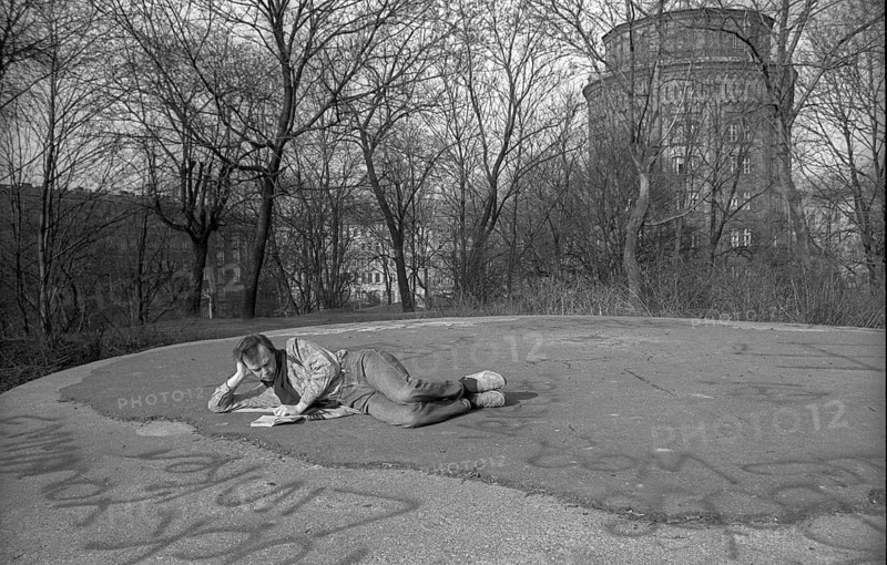 Germany, Berlin, 14. 03. 1991, spring at the water tower, reader, Europe