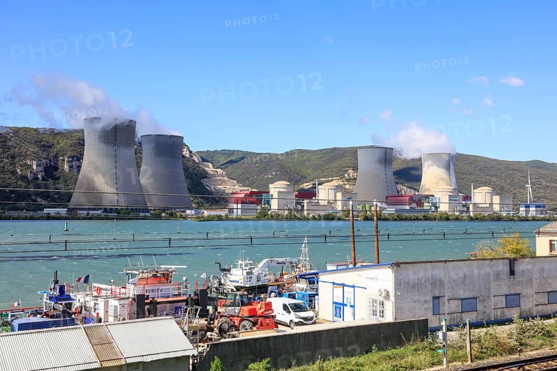 Nuclear power plant centrale nucleaire de Cruas-Meysse on the western bank of the Rhone between Valence and Montelimar, Ardeche department, Auvergne-Rhone-Alpes region, France, Europe