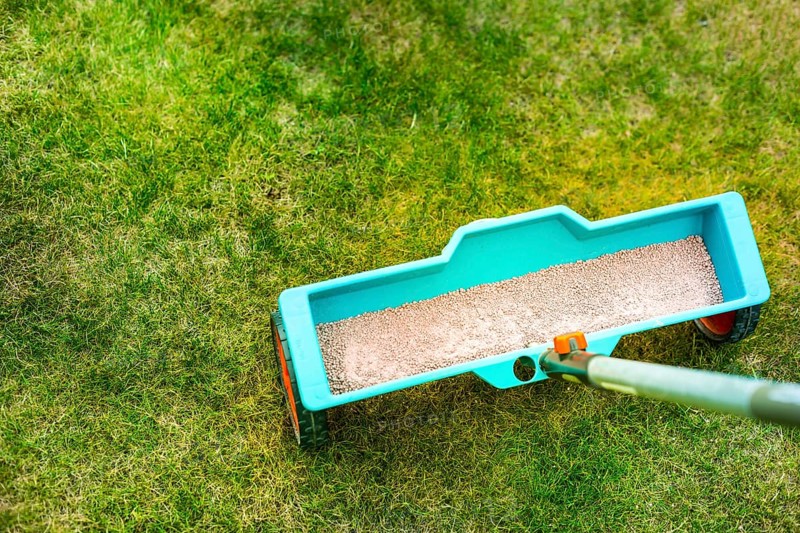 Lawn care - Lawn Spring Fertilization tool