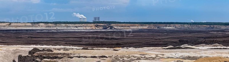 Bucket-wheel excavator wheel excavator in the Welzow-Süd opencast lignite mine of Lausitz Energie Bergbau AG (LEAG), in the background the Schwarze Pumpe coal-fired power station of Lausitz Energie Kraftwerke AG (LEAG), Welzow, Brandenburg, Germany, Europe