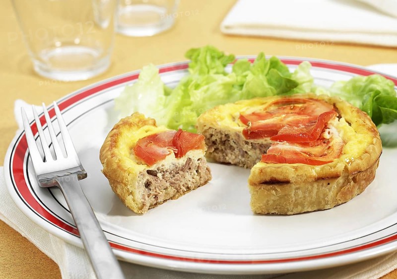 Tuna quiche with tomato plate
