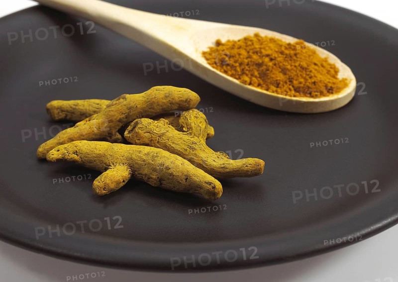 Turmeric, curcume, yellow ginger, saffron root, turmeric, ginger family, ROOT AND POWDER OF TURMERIC, AN INDIAN SPICE