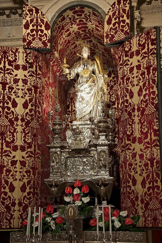 Cathedral of Santa Maria delle Colonne, Siracusa, Ortygia Island, La Vergine Piliere, Cathedral, Chapel of Saint Lucia, Silver Statue of the Saint by Pietro Rizzo, 1599, Ortigia, Syracuse, Sicily, Italy, Europe