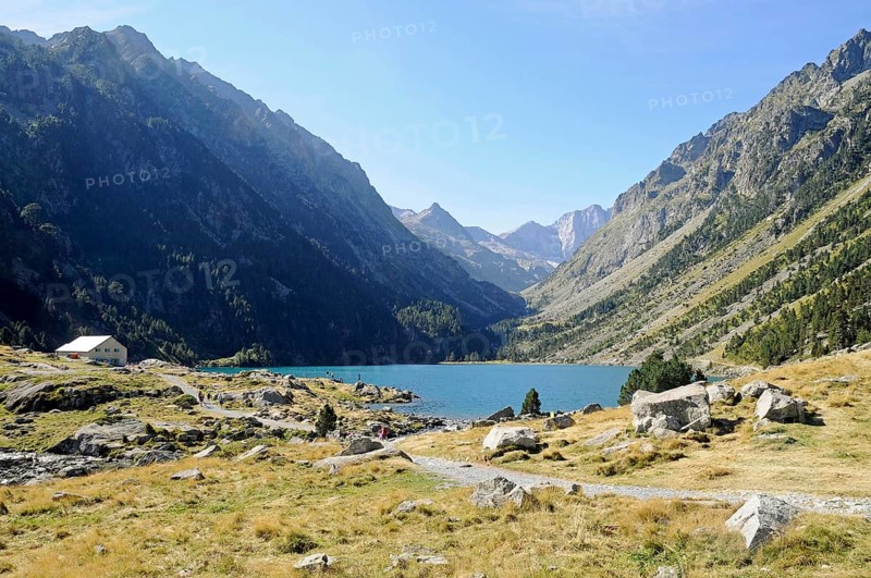 Lac de Gaube, mountain lake, Cauterets, Midi Pyrenees, Pyrenees, Hautes-Pyrenees department, France, Europe