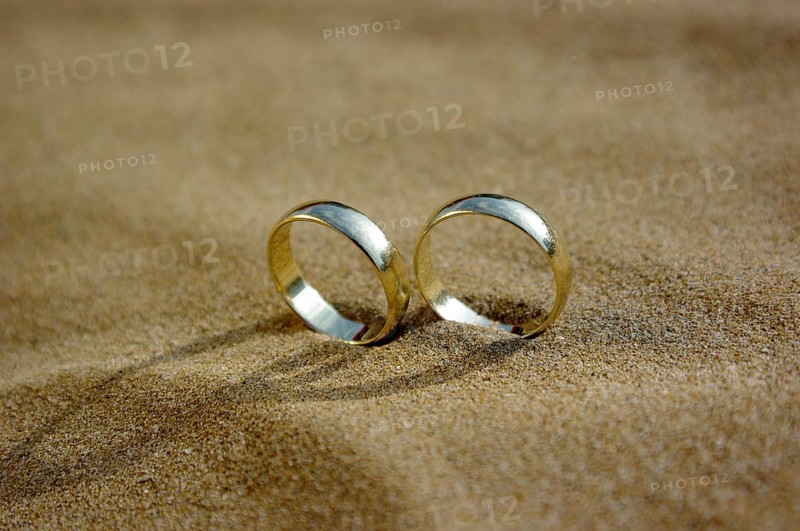 Wedding rings in sand, finger rings, wedding ring, wedding ring, finger ring