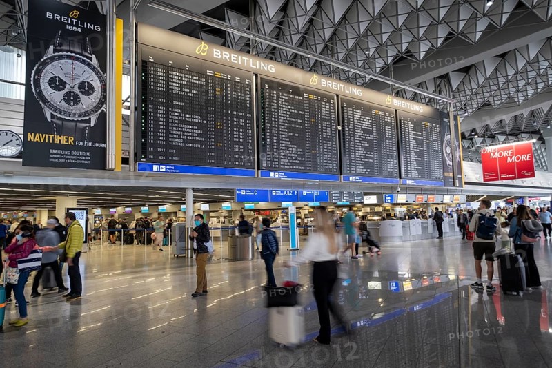Frankfurt Airport, Fraport, Terminal 1 departure hall, passengers under a display panel, Frankfurt am Main, Hesse, Germany, Europe