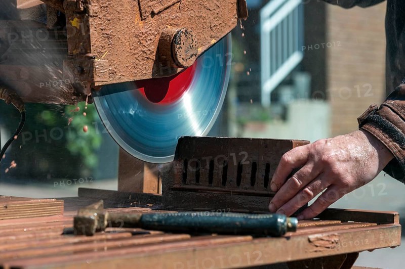 Rotating saw blade of a stone cutting machine at work