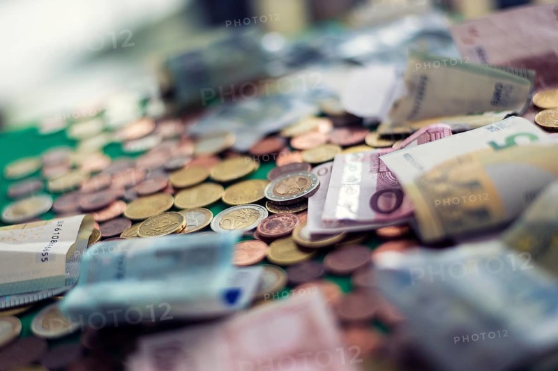Small change, hard cash and banknotes are mixed up
