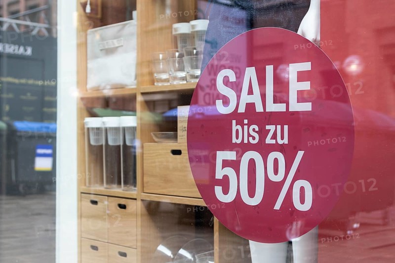 Symbolic image, close-up, shop window with sale lettering for the summer sale in a clothing shop in a shopping street in Hamburg, Germany, Europe