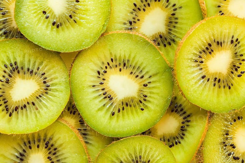 Close up kiwi slices