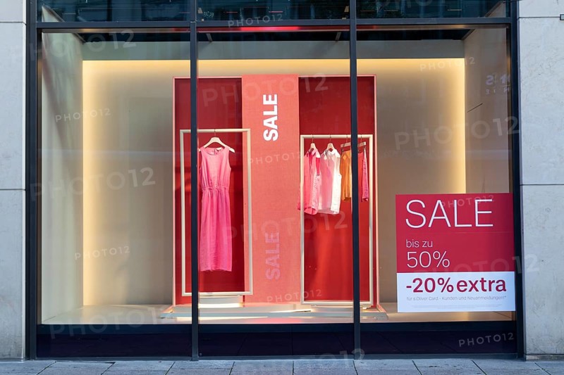 Symbolic image, shop window with sale lettering for the summer sale in a clothing shop in a shopping street in Hamburg, Germany, Europe
