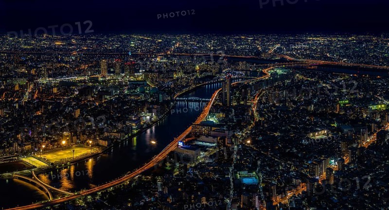 A panorama picture of the Tokyo cityscape as seen from above, at night