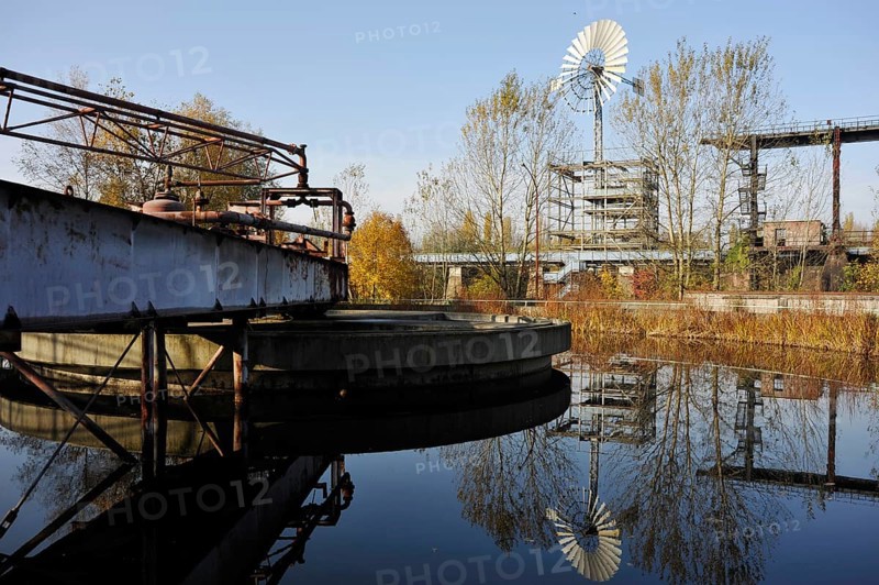 Disused industrial site, Route Industriekultur, Duisburg-Nord Landscape Park, formerly Meiderich Ironworks, Duisburg, Ruhr Area, North Rhine-Westphalia, Germany, Europe