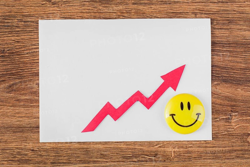 Top view smiley face growth arrow