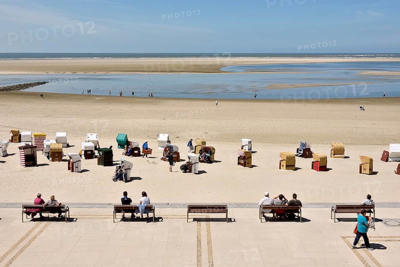 Promenade view of beach and North Sea, Borkum, East Frisian Island, East Frisia, Lower Saxony, Germany, Europe