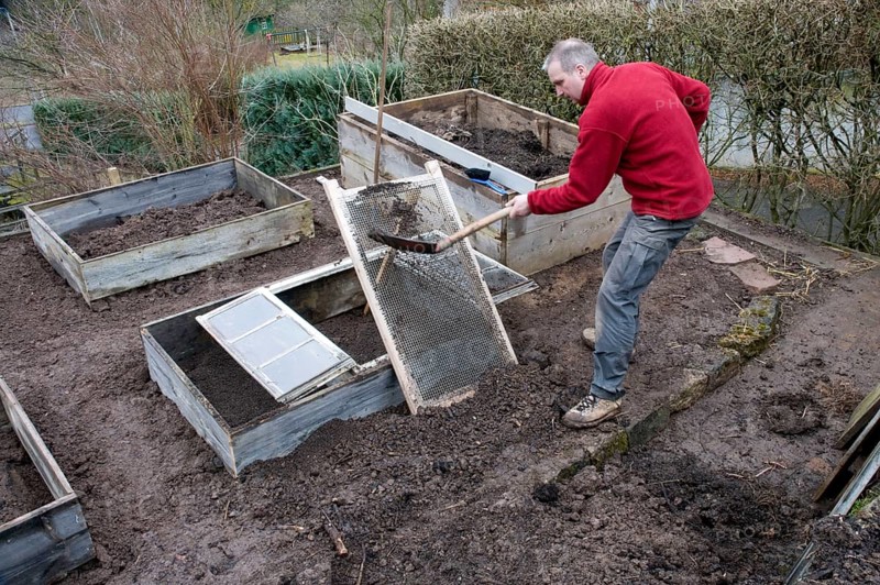 Creation of cold frame, compost sifting, sieve
