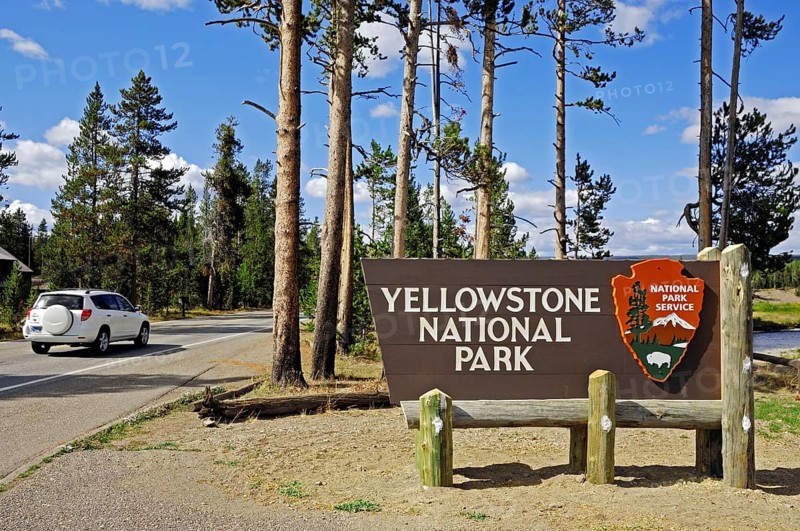 Sign 'Yellowstone National Park', Wyoming, USA, North America