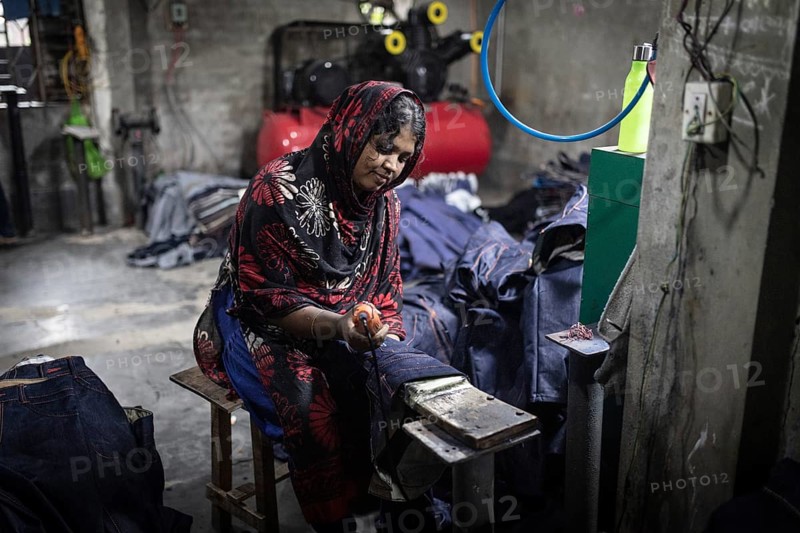 Woman at work in a denim fabric dyeing factory, Dhaka, Bangladesh, Asia
