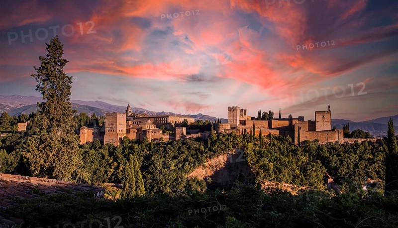Sunset of the wire from the Albaicín neighborhood. Spain