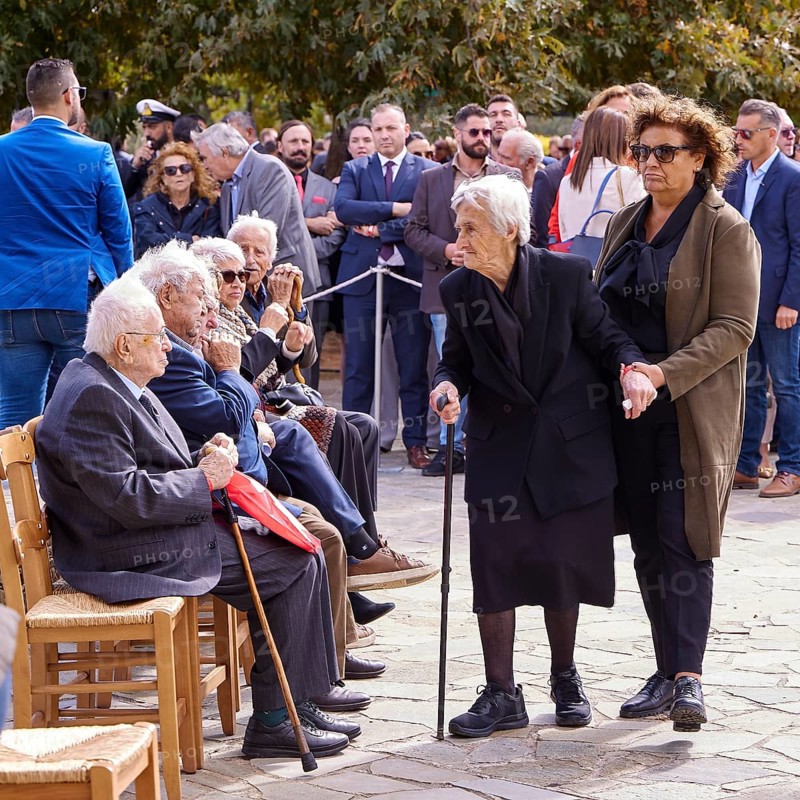 Survivors of the massacre of 3 June 1941, Elderly woman with walking aid at an outdoor gathering of elderly people, Visit of Federal President Frank-Walter Steinmeier to Kandanos on 31 October 2024, Federal President, Frank-Walter Steinmeier, memorial, war crimes, Nazis, Wehrmacht crimes, World War II, Kandanos, Southwest Crete, Crete, Greek Islands, Greece, Europe