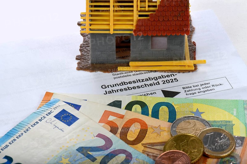 Property tax annual tax assessment 2025, symbolic image property tax reform, property tax, assessment, reform, tax assessment, tax office, banknotes, banknotes, EURO, coins, house building, cottage, ruin, private insolvency, Baden-Württemberg, Germany, Europe