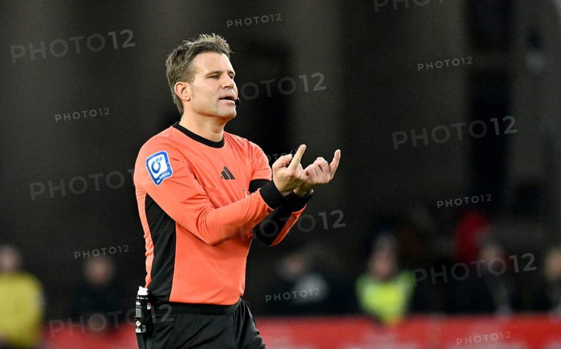 Referee Referee Dr Felix Brych Gesture Gesture MHPArena, MHP Arena Stuttgart, Baden-Württemberg, Germany, Europe