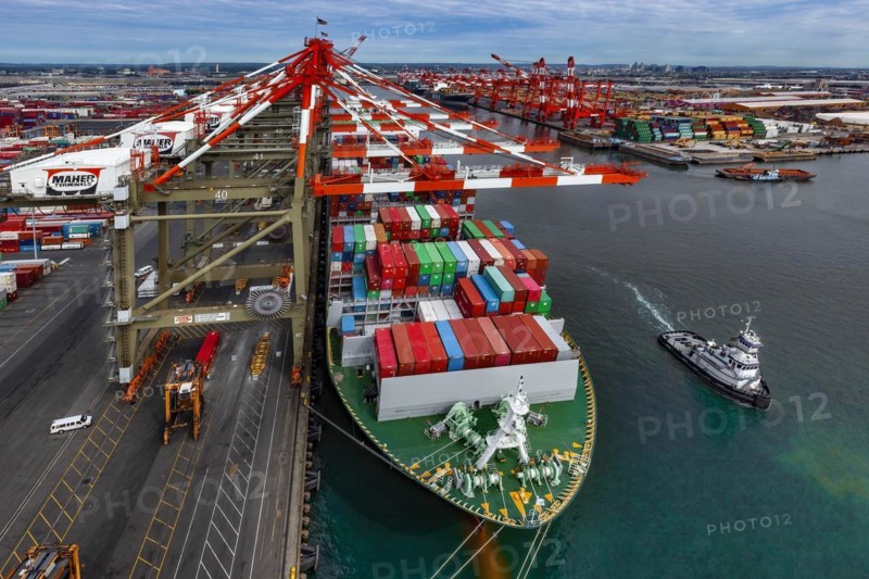 Super Post Panamax Container Ship Loading, Aerial image, Port of Elizabeth, Newark, New Jersey, USA, North America