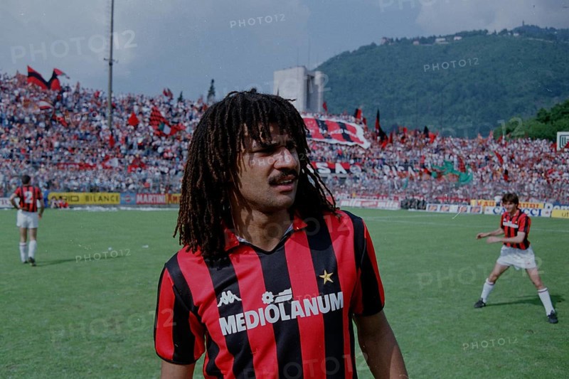 Football match, Dutch international Ruud GULLIT AC Milan potrait photo in front of the match on the pitch, AC Milan fans in the background, Sinigaglia football stadium, Como, Italy, Europe