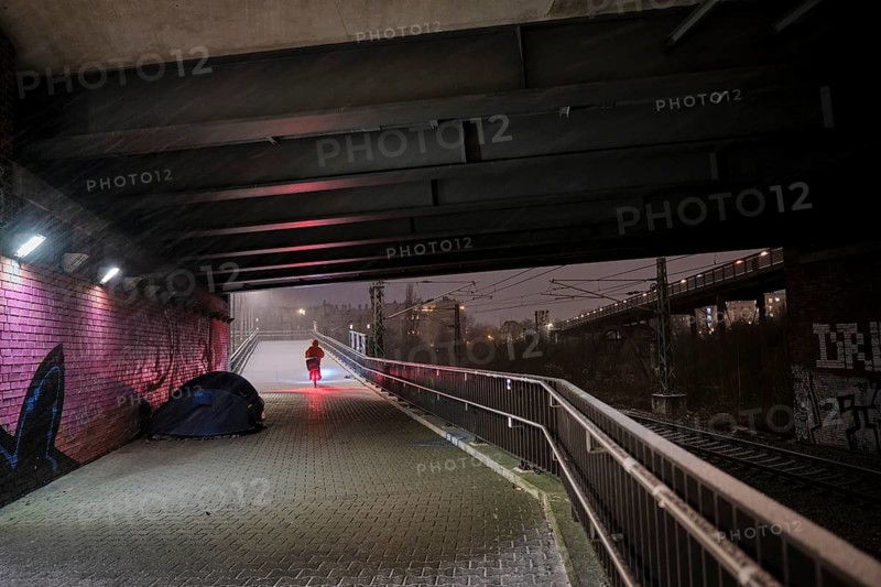 Germany, Berlin, 05.01.2025, subway Behmbrücke, tent of a homeless person, bicycle courier, Europe