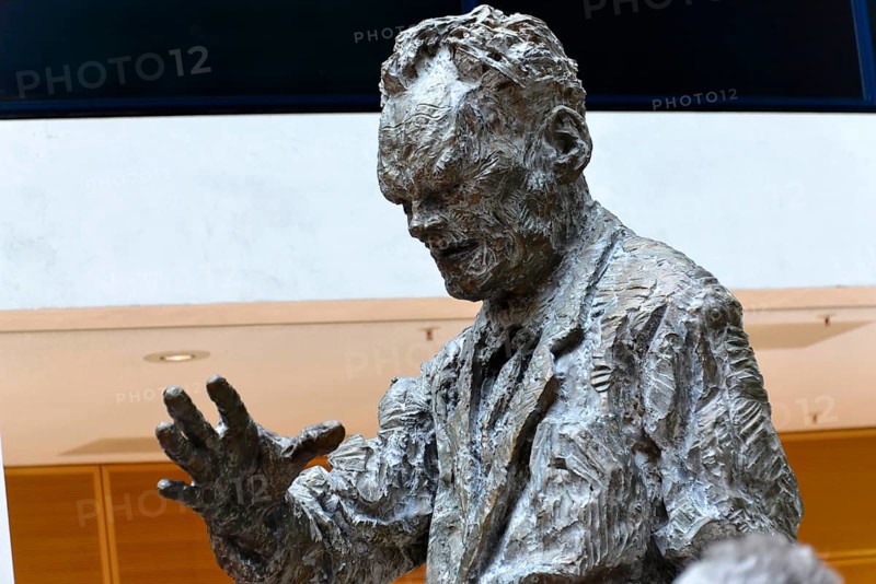 Detail, Willy Brandt monument by Rainer Fetting in bronze, Willy Brandt House, SPD headquarters, Berlin, Berlin, Germany, Europe